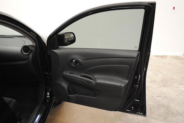 Nissan Versa 2012 photo 10