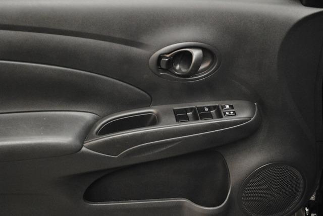 Nissan Versa 2012 photo 14