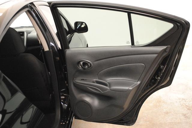 Nissan Versa 2012 photo 2