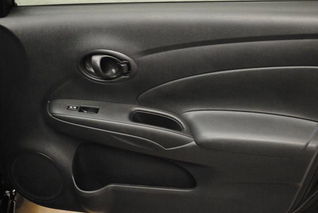 Nissan Versa 2012 photo 3