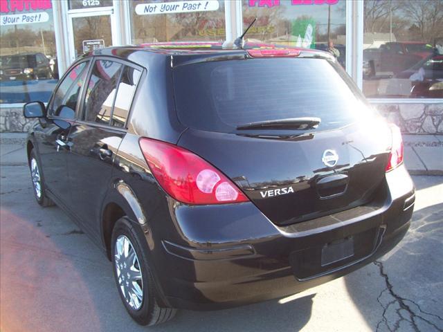 Nissan Versa 2012 photo 3