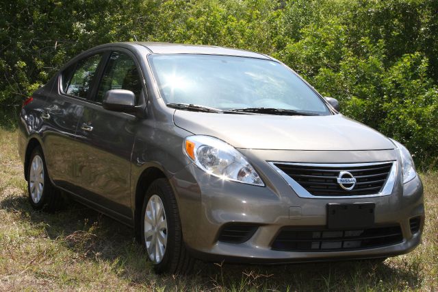 Nissan Versa 2013 photo 4
