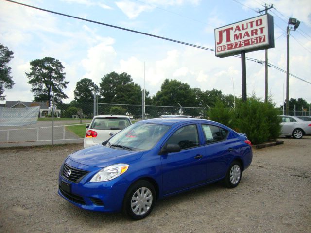 Nissan Versa W/ Sunroofnav Sedan