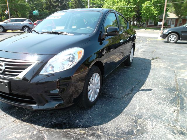 Nissan Versa 2013 photo 1