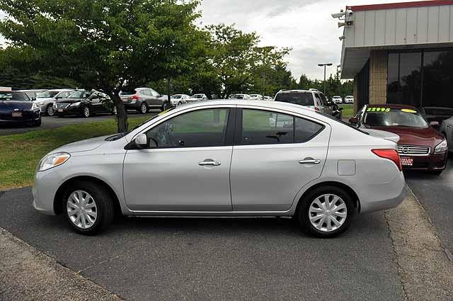 Nissan Versa 2013 photo 4