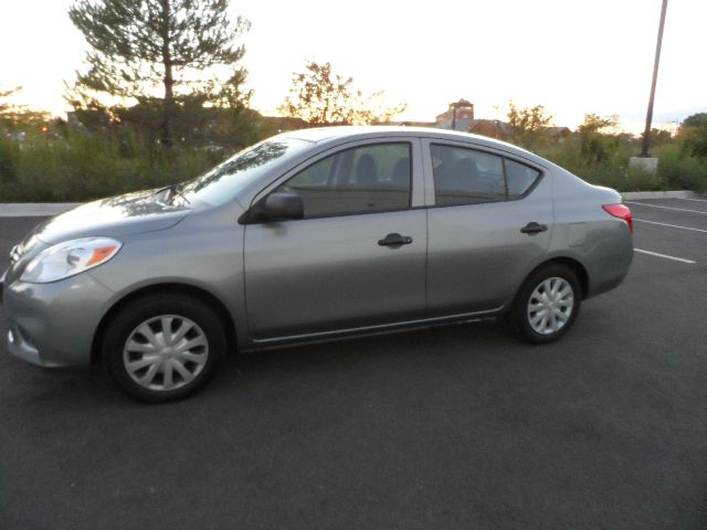 Nissan Versa 2013 photo 3