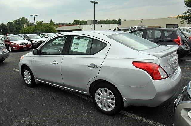 Nissan Versa 4.6L Eddie Bauer Sedan