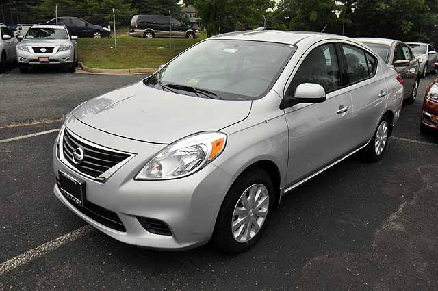 Nissan Versa 2014 photo 2