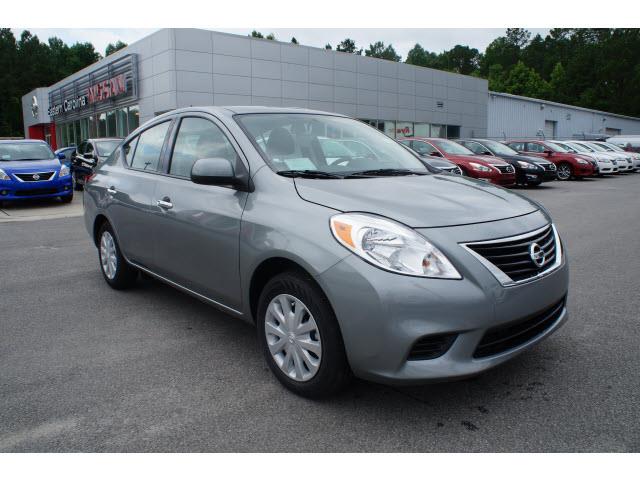 Nissan Versa 2014 photo 2