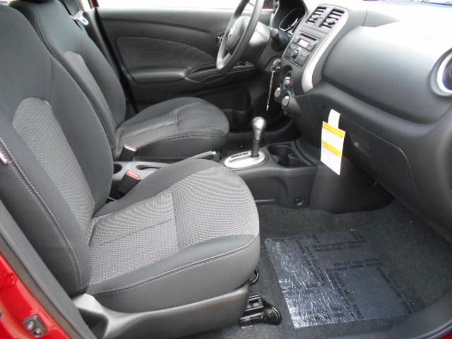 Nissan Versa 2014 photo 2