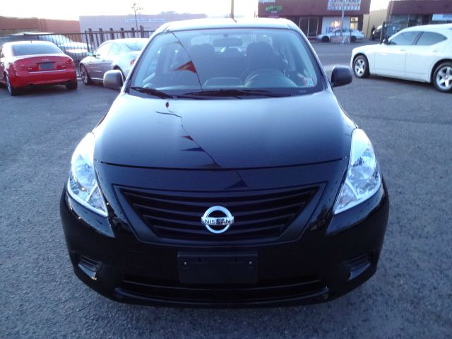 Nissan Versa 2014 photo 2