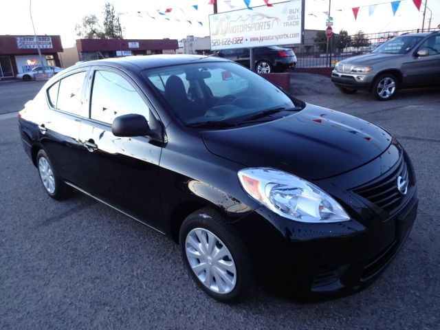 Nissan Versa 2014 photo 3