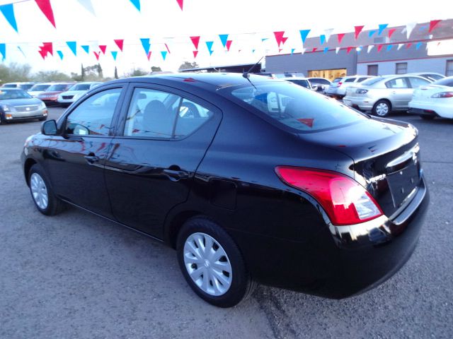 Nissan Versa 2014 photo 4