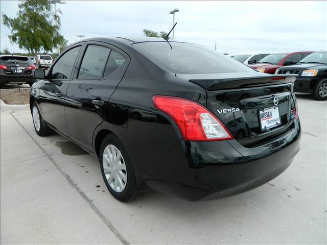 Nissan Versa 2014 photo 4