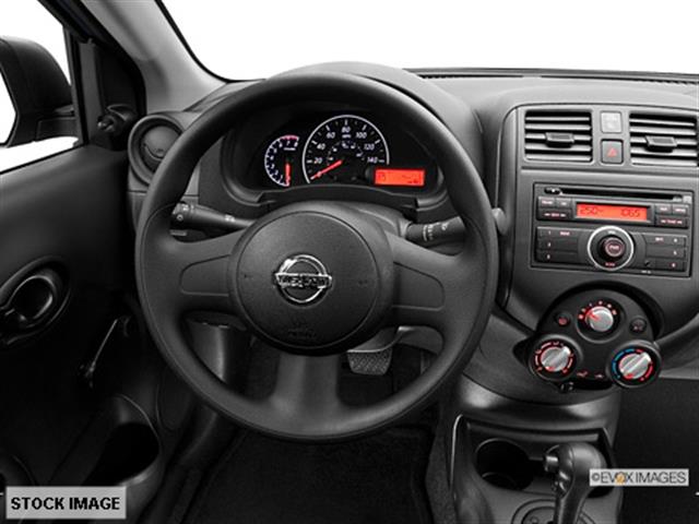 Nissan Versa 2014 photo 2
