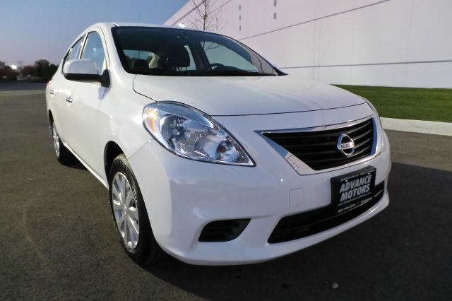 Nissan Versa 2014 photo 1