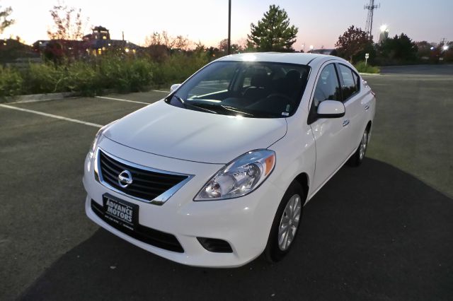 Nissan Versa 2014 photo 2