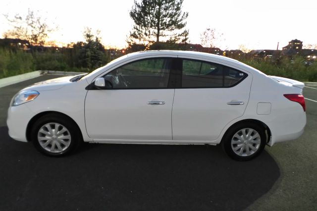 Nissan Versa 2014 photo 4