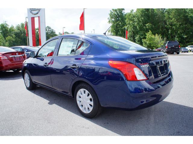 Nissan Versa 2014 photo 3