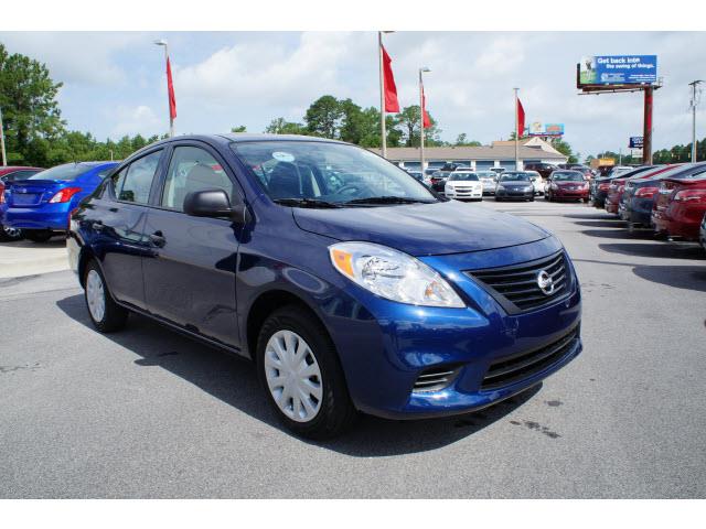 Nissan Versa 2014 photo 4