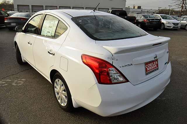 Nissan Versa 2014 photo 2