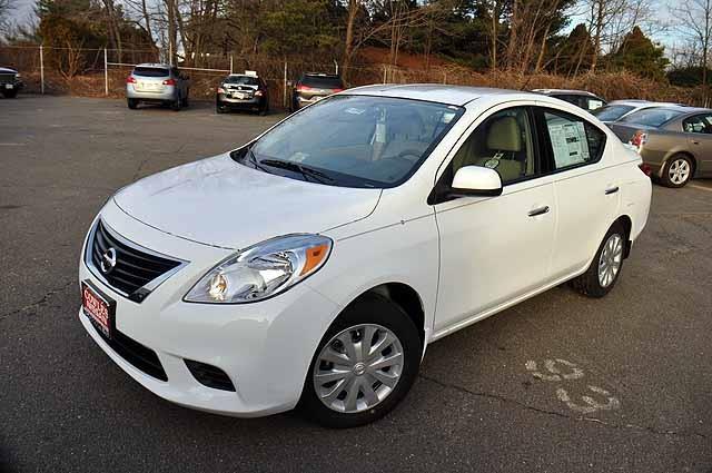 Nissan Versa 2014 photo 4