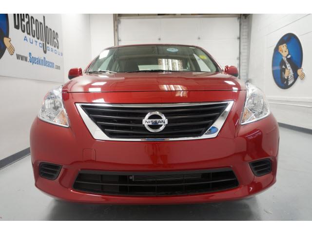 Nissan Versa 2014 photo 2