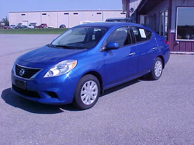 Nissan Versa Track Edition 3.8 Sedan