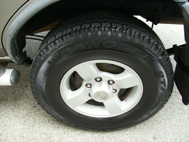 Nissan Xterra LX V-6 SUV