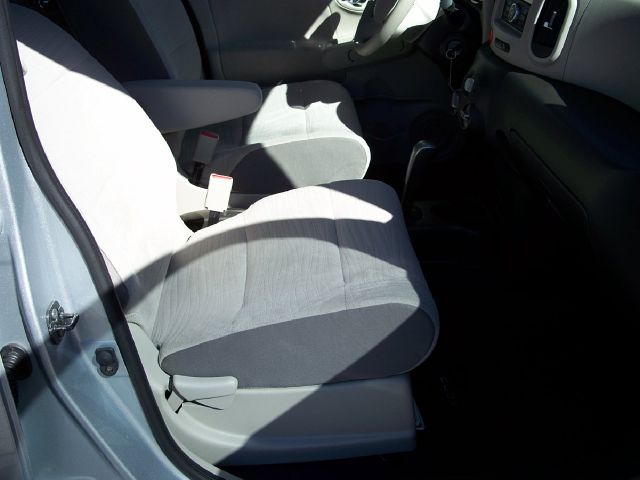 Nissan cube 2011 photo 2