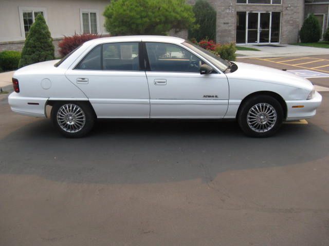 Oldsmobile Achieva 1996 photo 3