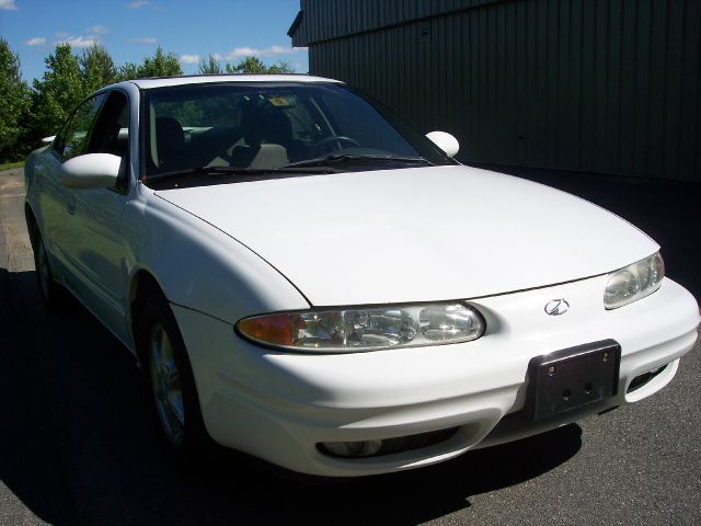 Oldsmobile Alero Standard 4X4 Hardtop Sedan