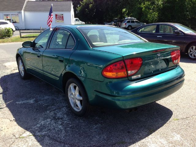 Oldsmobile Alero Standard 4X4 Hardtop Sedan