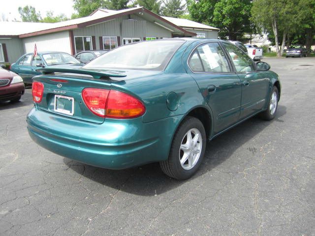 Oldsmobile Alero Standard 4X4 Hardtop Sedan