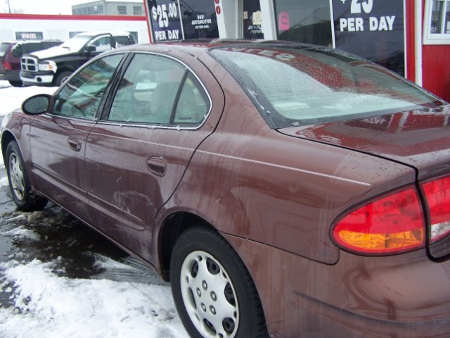 Oldsmobile Alero 1999 photo 2
