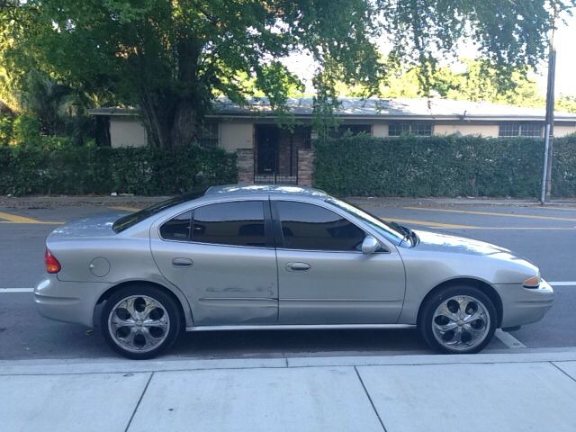 Oldsmobile Alero 2000 photo 2