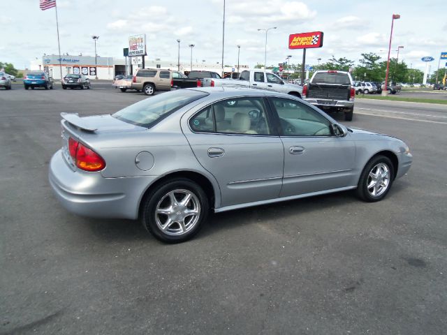 Oldsmobile Alero 4dr Sdn I4 CVT 2.5 S Sedan Sedan