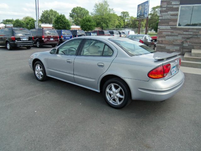 Oldsmobile Alero 2000 photo 2