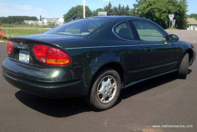 Oldsmobile Alero 2000 photo 2