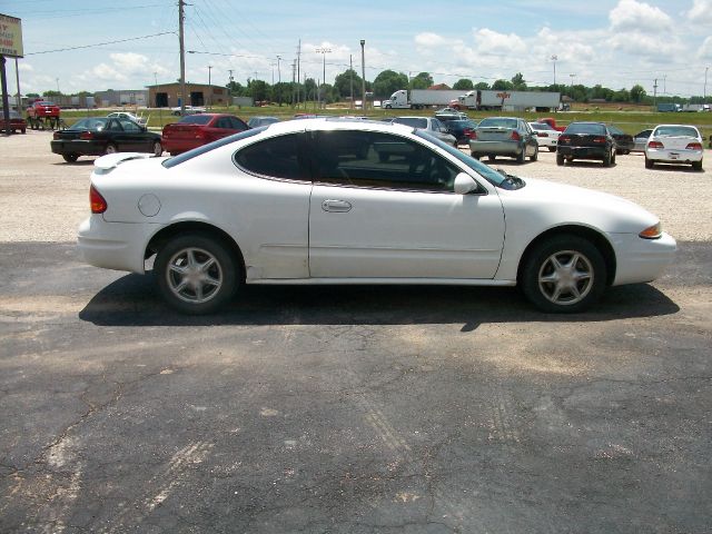 Oldsmobile Alero 2000 photo 1