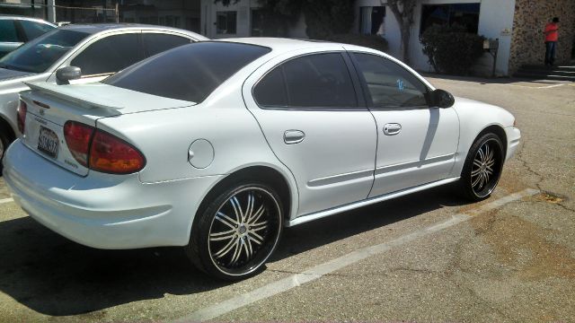 Oldsmobile Alero 2002 photo 2