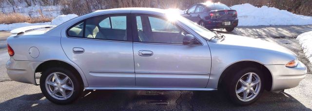Oldsmobile Alero 2003 photo 2