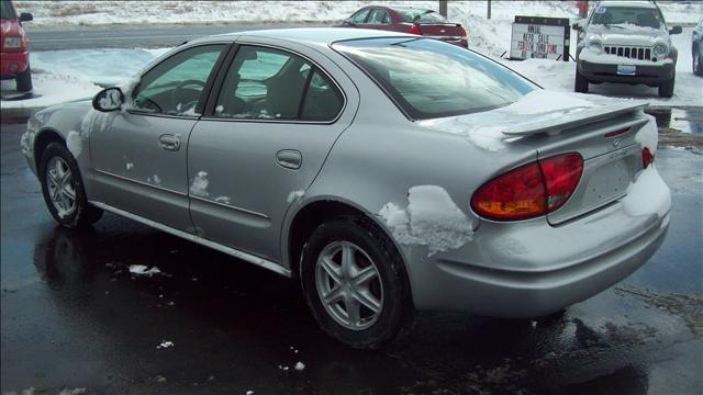 Oldsmobile Alero 2003 photo 2