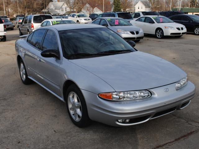 Oldsmobile Alero 2003 photo 2