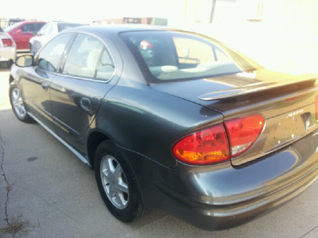 Oldsmobile Alero 2003 photo 1