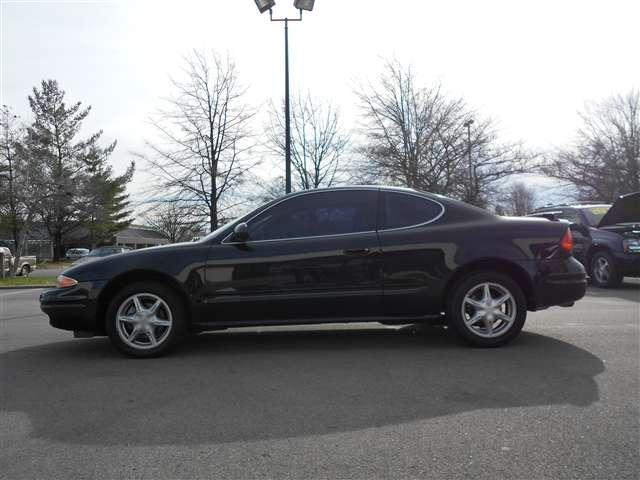 Oldsmobile Alero 2003 photo 2