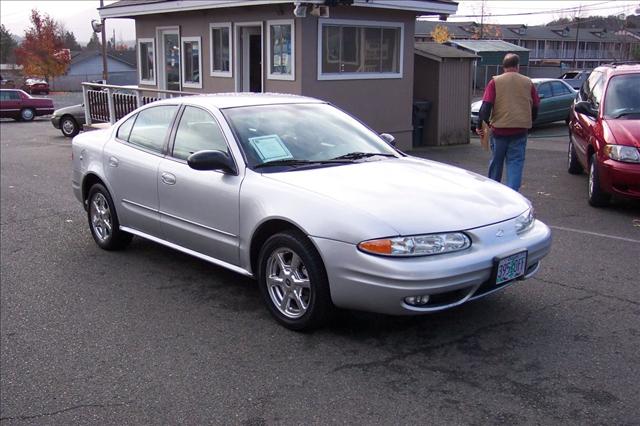 Oldsmobile Alero FWD 4dr Sport Sedan