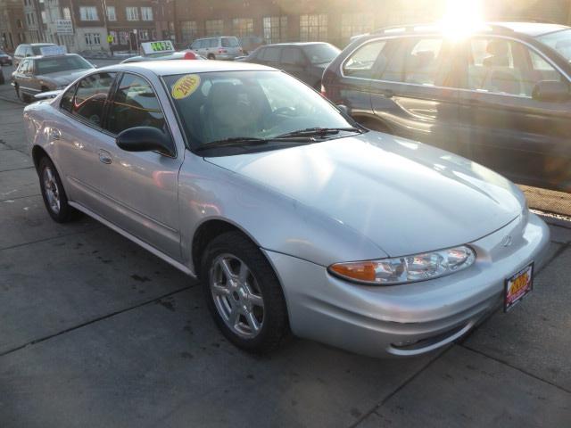 Oldsmobile Alero FWD 4dr Sport Sedan