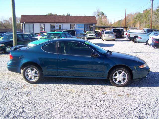 Oldsmobile Alero 2003 photo 2