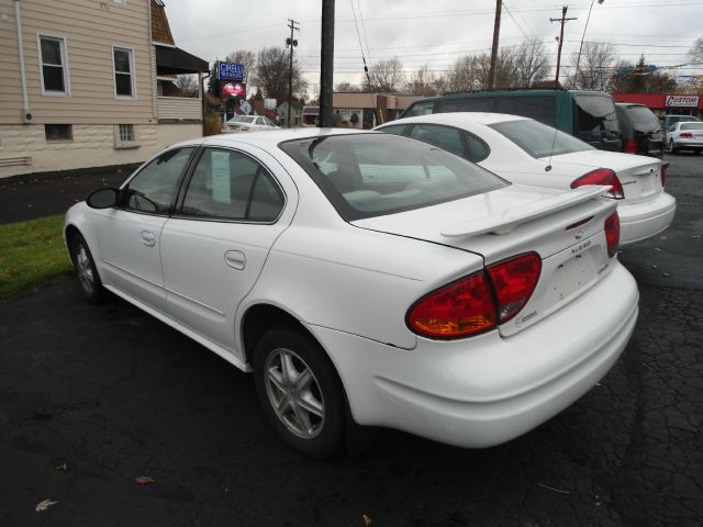 Oldsmobile Alero 2004 photo 2